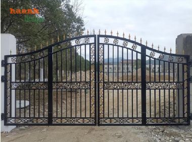 Cổng sắt mỹ thuật – Nét đẹp đẳng cấp cho không gian sống-CSM 001