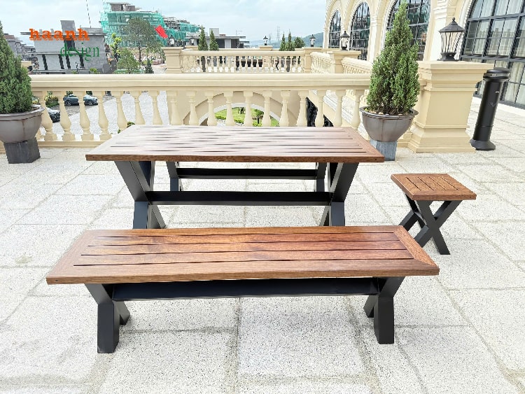 ghế mặt gỗ chân sắt bền đẹp ngoài trời
