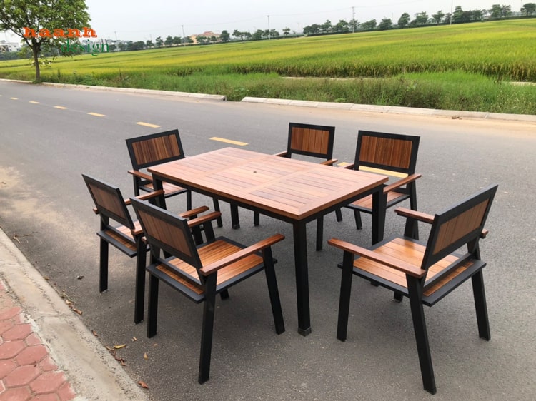 Bàn ghế chân sắt mặt gỗ teak tự nhiên