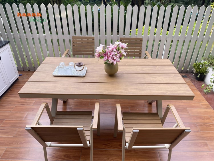 Bàn ghế sân vườn chân sắt mặt gỗ Teak