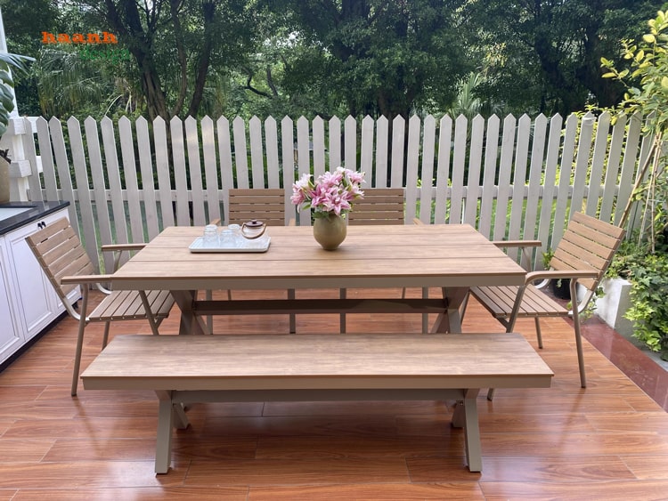 Bàn ghế sân vườn chân sắt mặt gỗ Teak