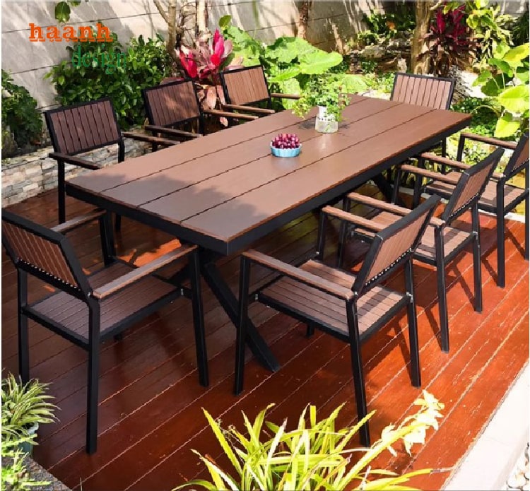 bàn ghế chân sắt mặt gỗ sân vườn