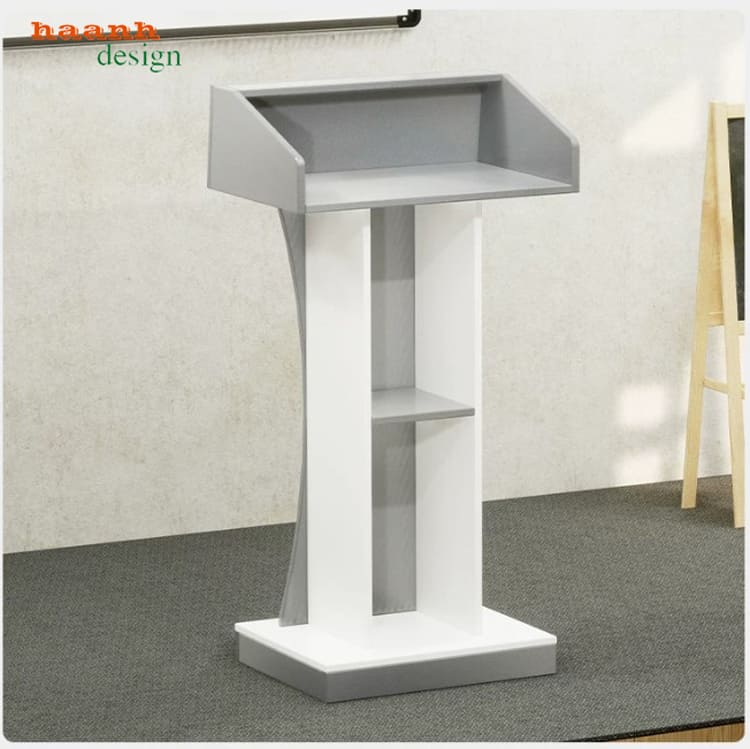 Mặt sau bục phát biểu trắng với khoang lưu trữ mở Mặt sau bục phát biểu trắng với khoang lưu trữ mở