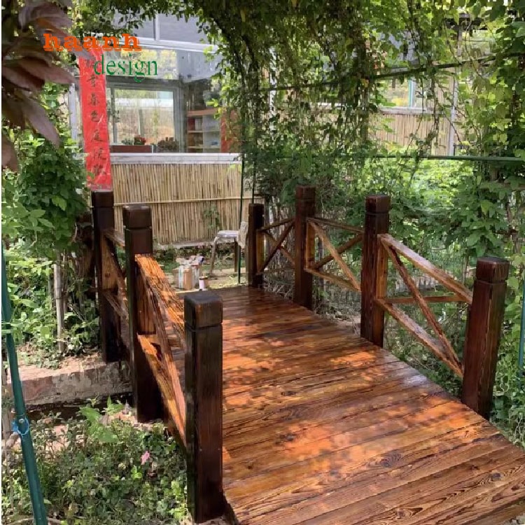 cầu gỗ ngoài trời
