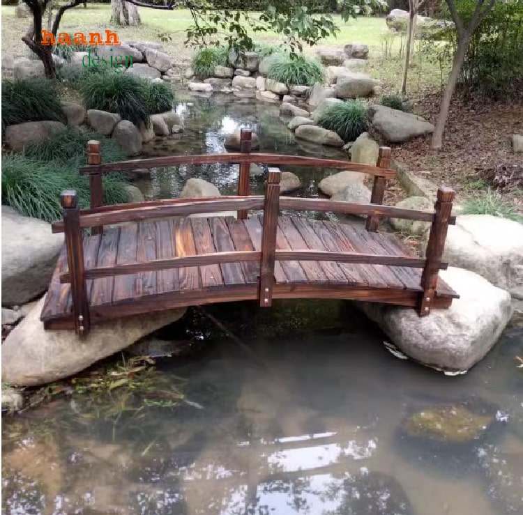 cầu gỗ ngoài trời