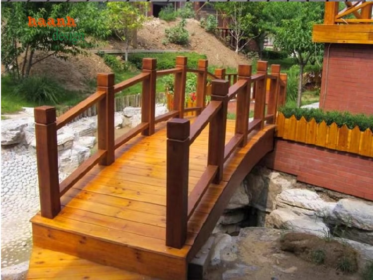 Cầu gỗ Teak đẹp gia công tinh xảo kết cấu chắc chắn