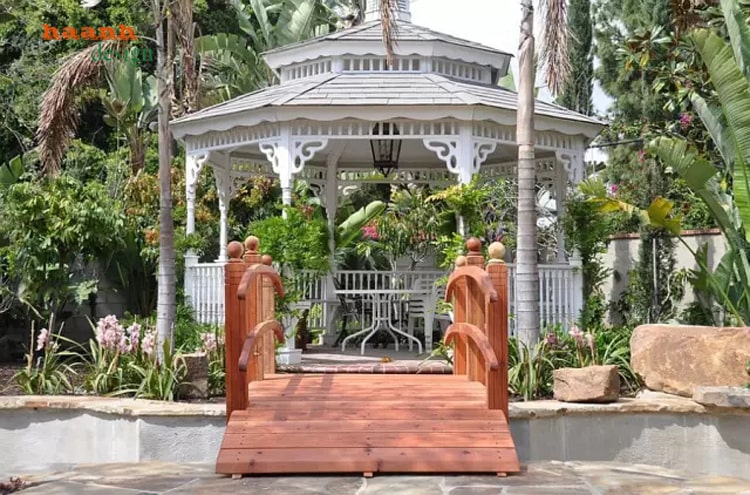 Cầu gỗ ngoài trời -2