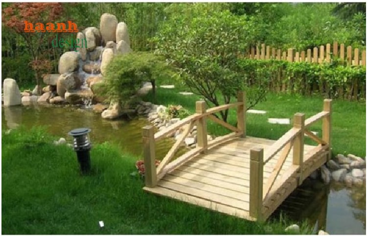 cầu gỗ ngoài trời