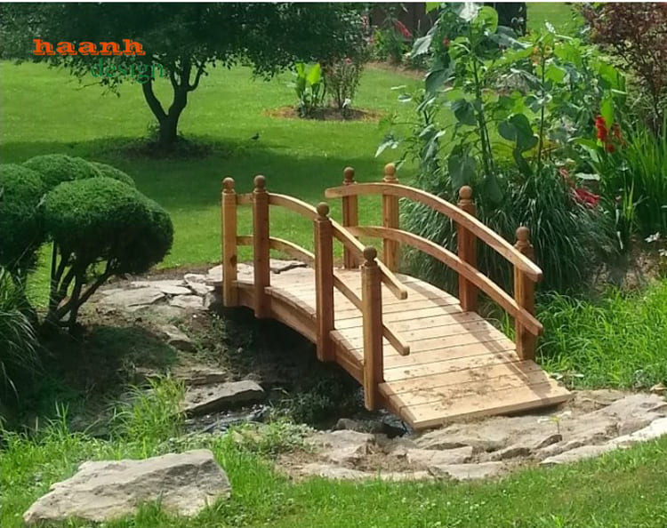 Cầu ngoài trời gỗ Teak tự nhiên cao cấp cho sân vườn hiện đại