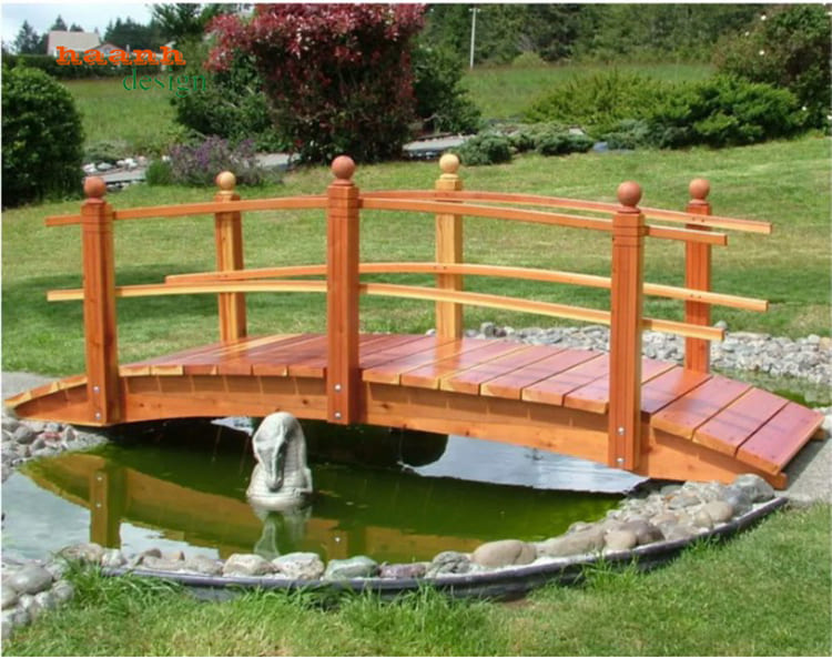 Cầu ngoài trời gỗ Teak tự nhiên bắc qua hồ cá Koi