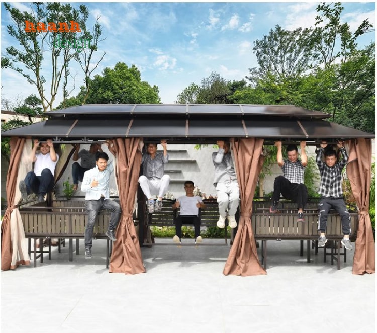 Nhà chòi kẽm ngoài trời