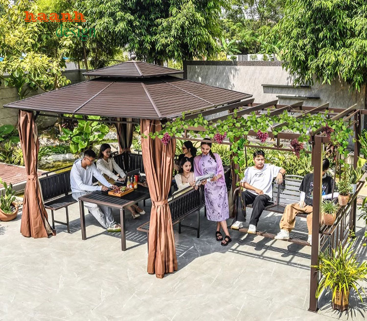 Nhà chòi kẽm ngoài trời