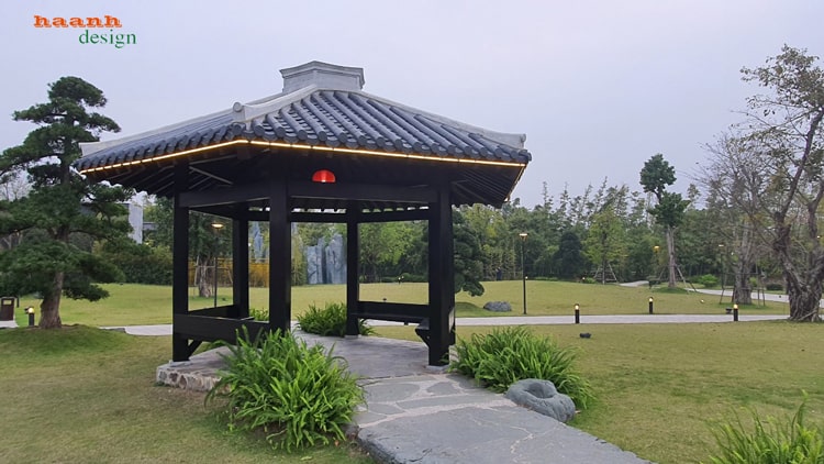 Nhà chòi gỗ lợp ngói ngoài trời