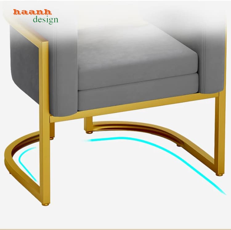 Cận cảnh chân bo cong SFS 013 Chi tiết phần chân bo cong của sofa SFS 013