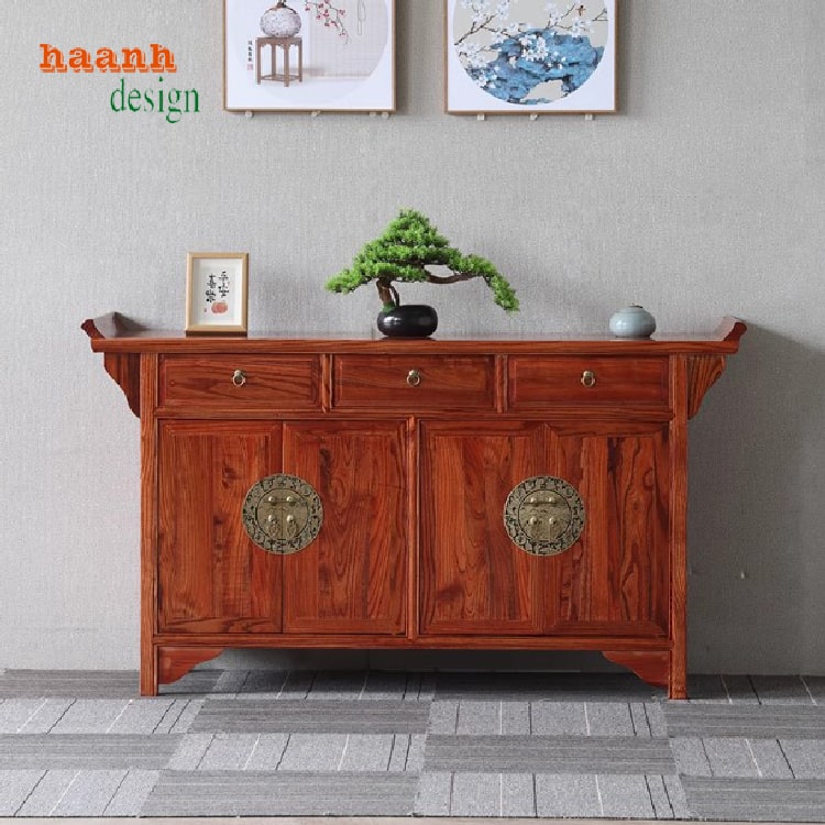Không gian bếp kết hợp tủ lưu trữ đồ phòng bếp và bàn gỗ làm việc