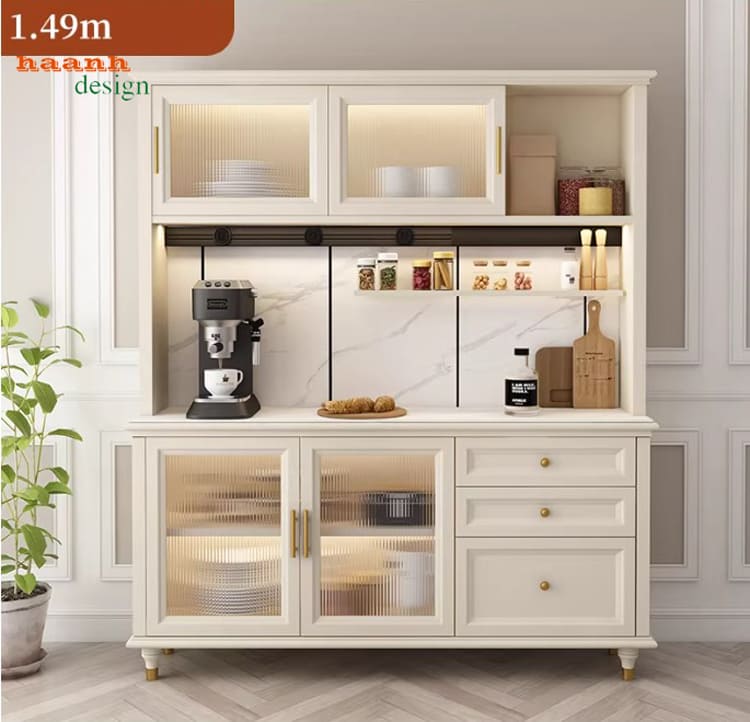 kệ gỗ lưu trữ phòng bếp trong không gian thực tế