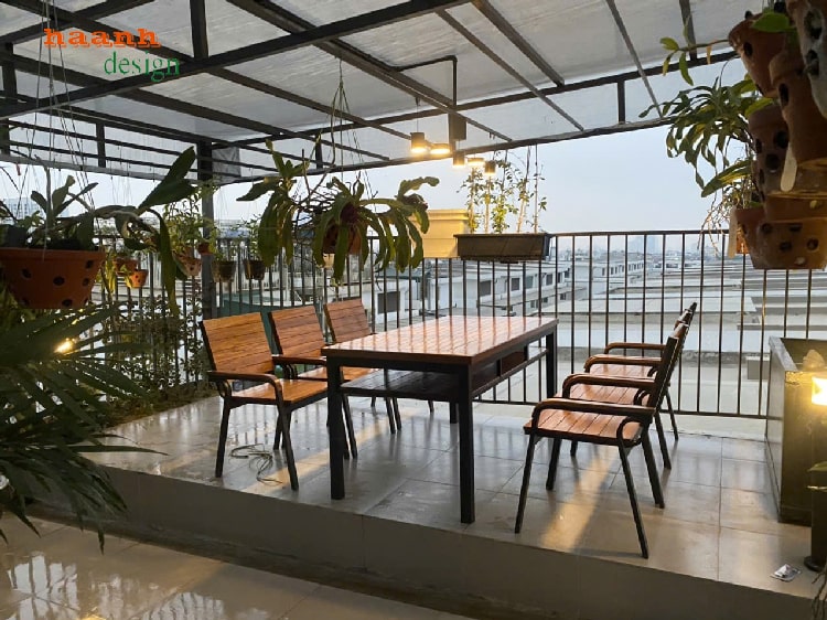 Bàn ghế chân sắt mặt gỗ - Lựa chọn cho không gian sống hiện đại