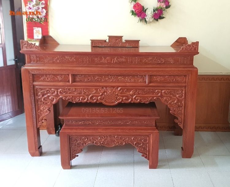 Án gian phòng thờ với chất liệu gỗ Hương đá 